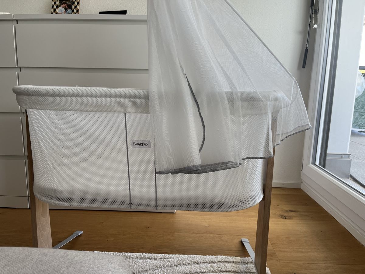 Wiegen & Stubenwagen: As New - BabyBjörn Cot white with canopy – Neu (gemäss Beschreibung) aus Wilen b. Wollerau von seb_s6jm 2