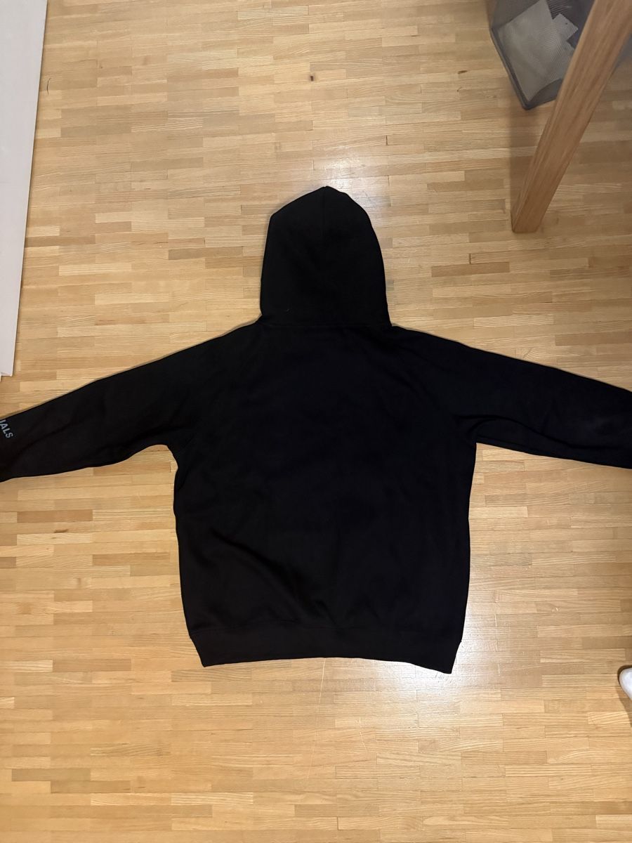 Maglioni & Felpe: Essentials Hoodie Grösse L – Usato da St. Gallen venduto da LeonMatteon1879 1
