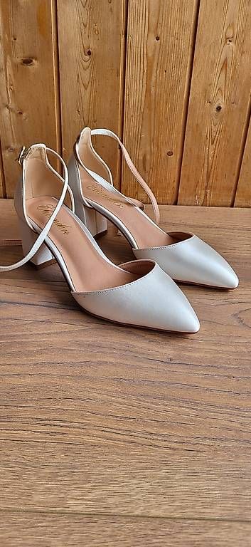 Scarpe da donna: Braurschuhe Elivandon Gr. 35 Ivory – Usato da goldingen venduto da Arniej