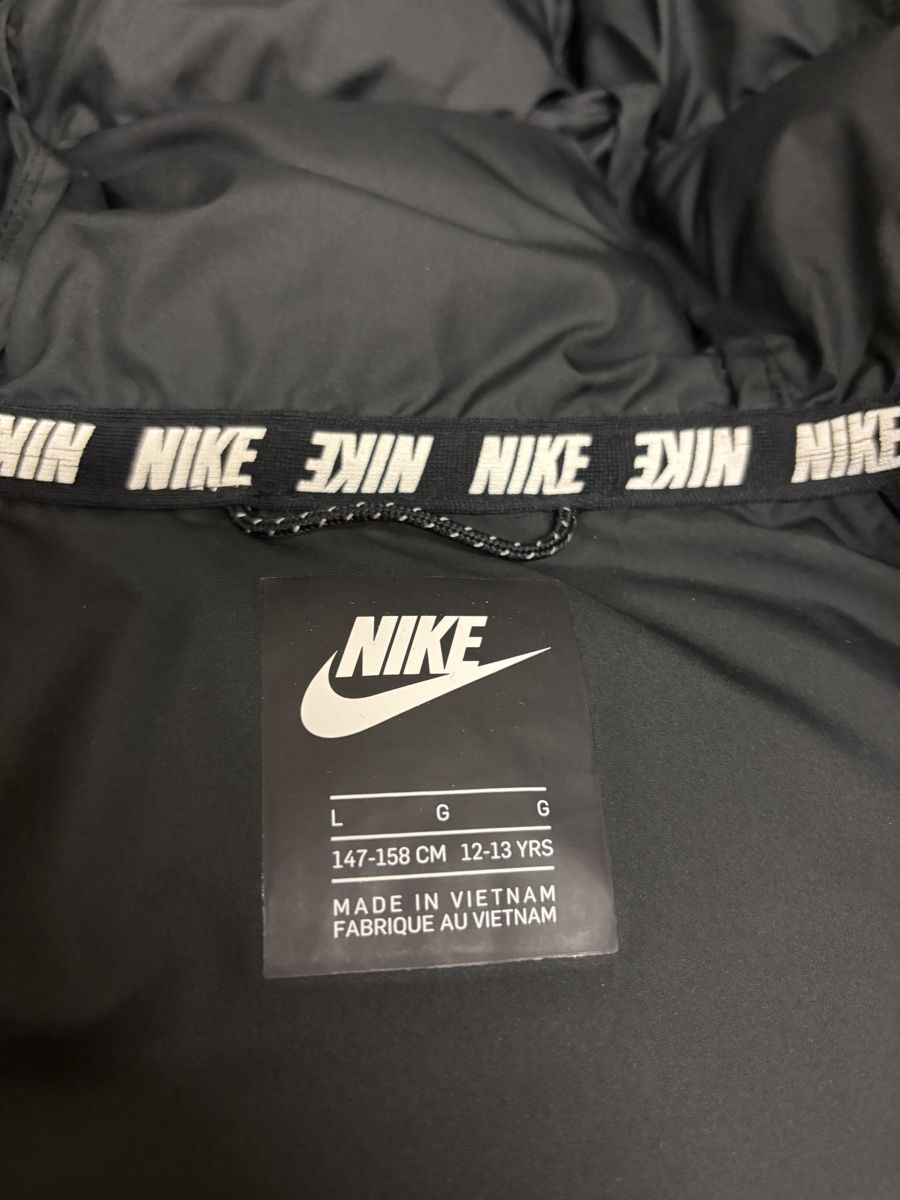 Jacken & Mäntel: Nike Daunenweste 12-13 Jahre – Gebraucht aus Zürich von Ndzinga 1