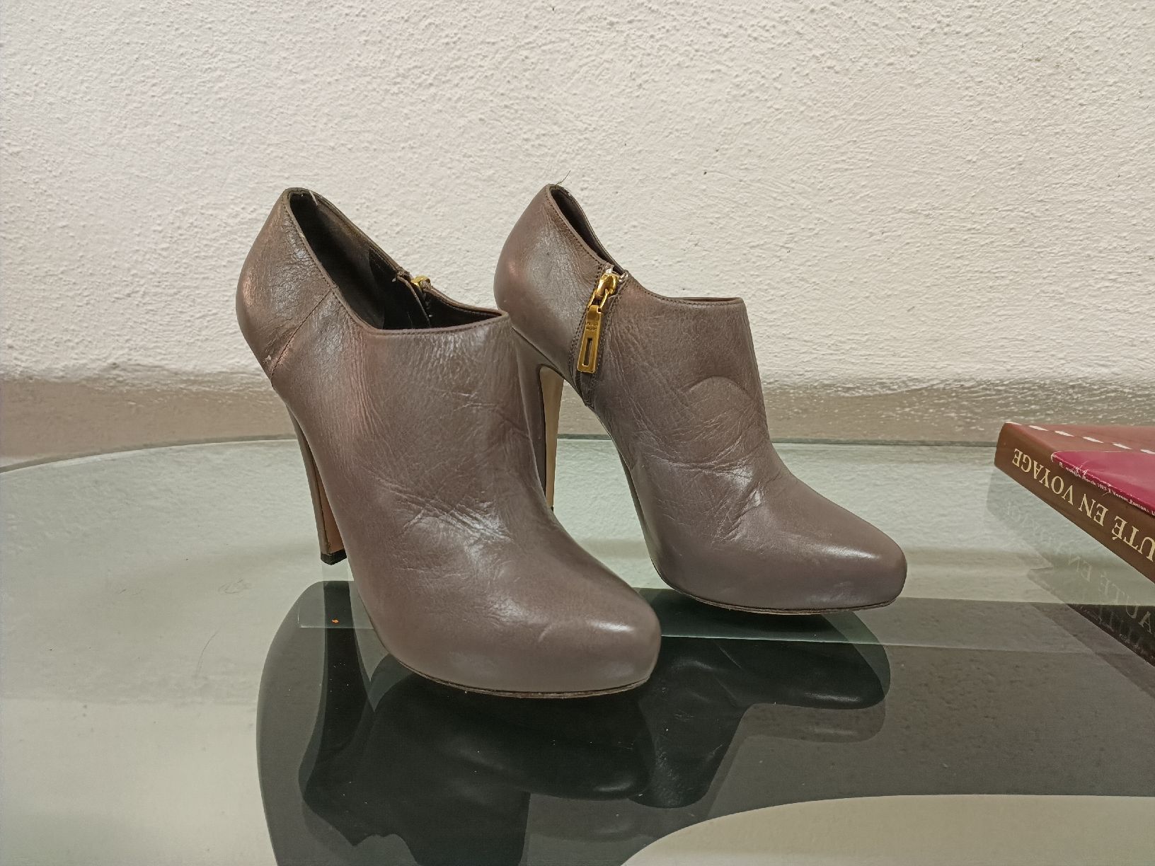 Prada Chaussures femmes: prada schuhe Grösse 37 – D'occasion à Zürich par style-and-design.zh