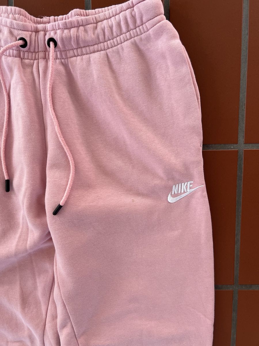 Nike Pantaloni: Nike Trainerhosen Gr.XS Neu – Usato da zürich venduto da kira.jj 1