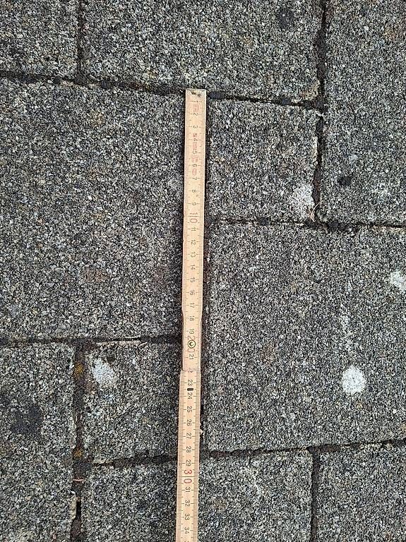 Rivestimenti per pavimenti: Pflastersteine – Usato da Lutzenberg venduto da Tigahamsta