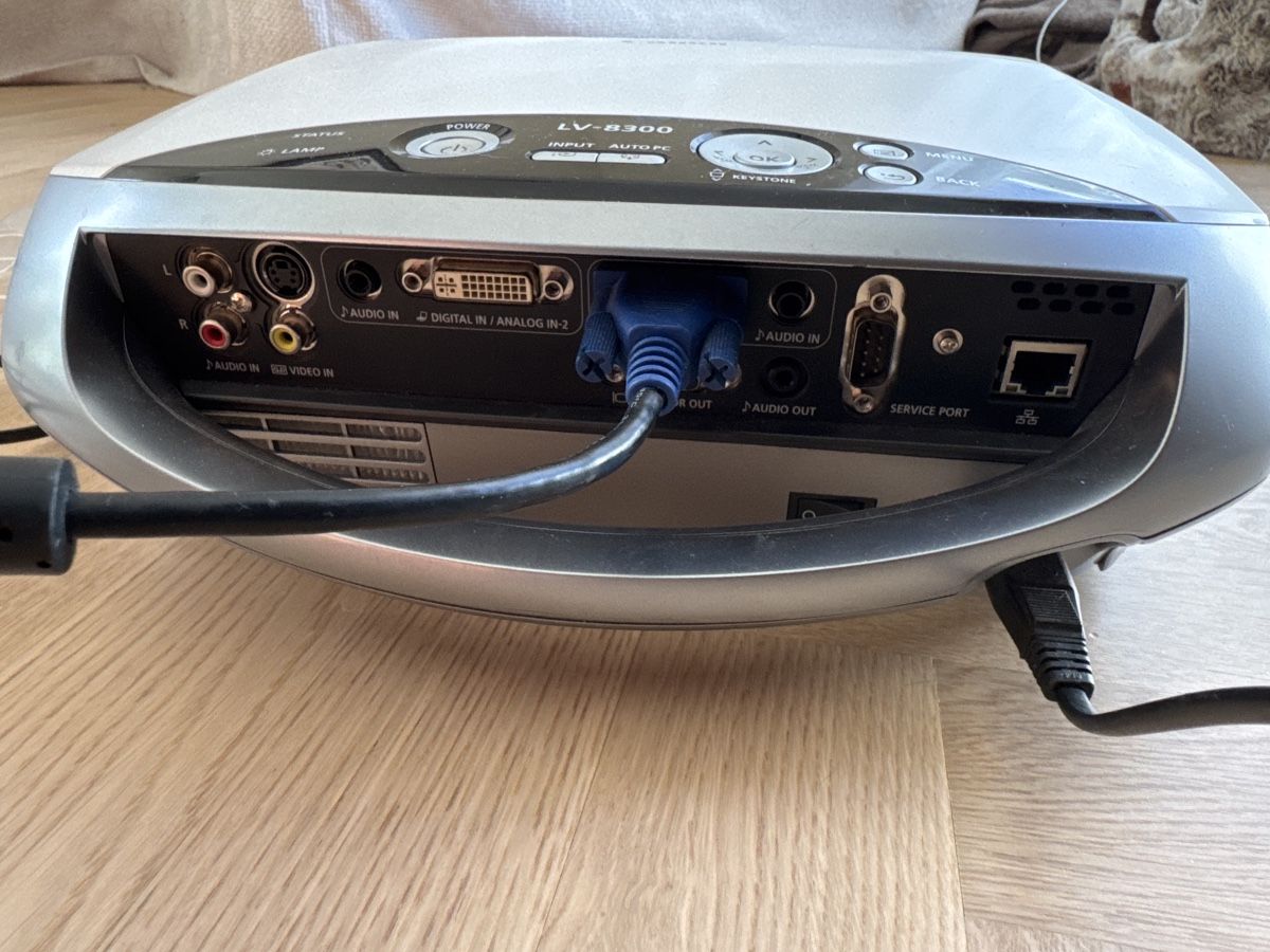 Canon Videoprojektoren: Projecteur Canon LV-8300 – Gebraucht aus Geneve von pupykina 3