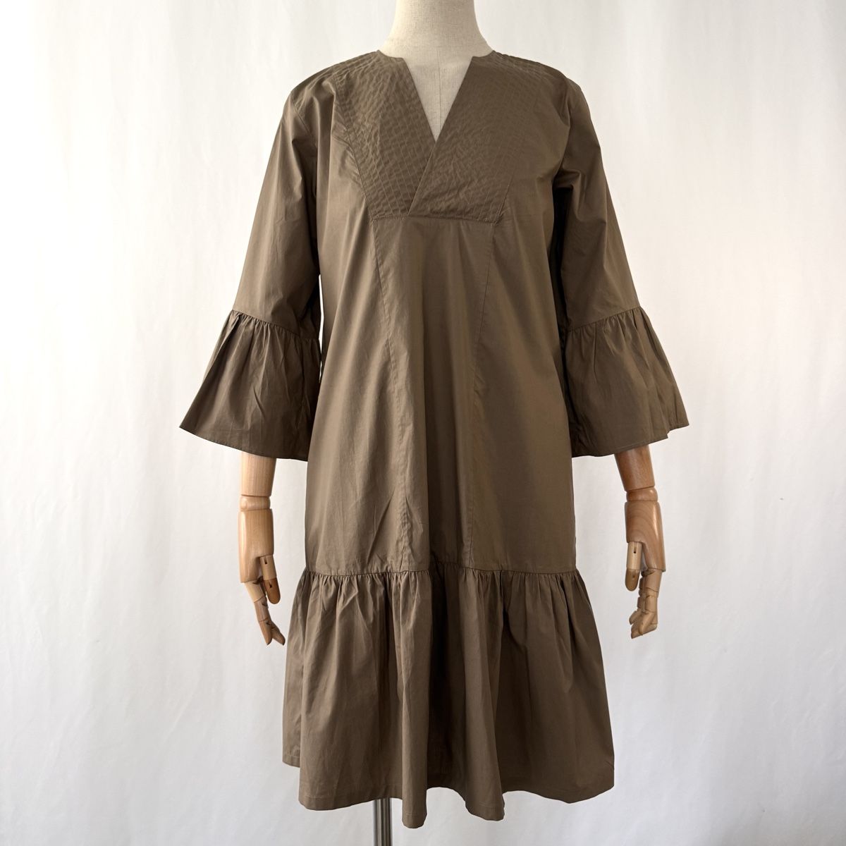 Lis Lareida Vestiti: LIS LAREIDA New Dress – Nuovo (secondo la descrizione) da Emmen venduto da Colette-Juliette