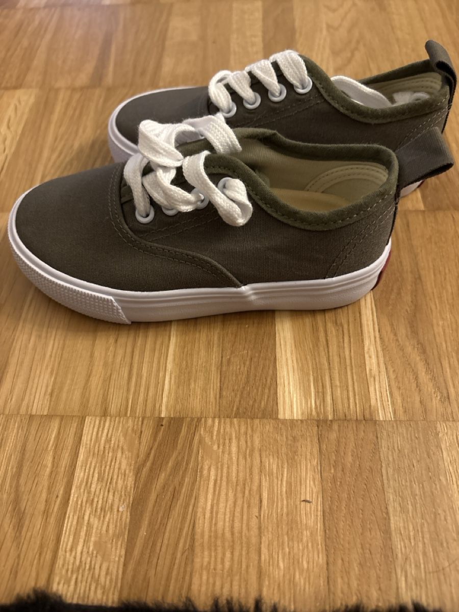 Scarpe per ragazzi: Kinder Sneakers neu grau Gr 25 – Nuovo e nell'imballaggio originale da Oberengstringen venduto da JennyLu01