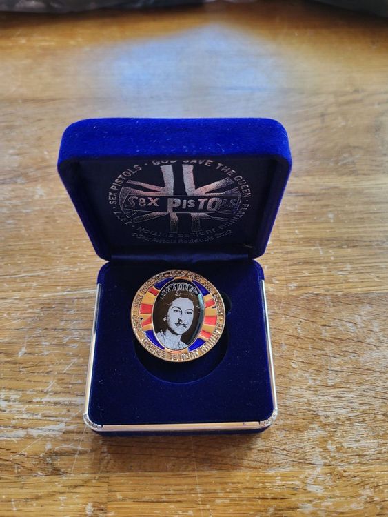 God Save The Queen Coin Sex Pistols Limited Edition Uk Kaufen Auf Ricardo 3362