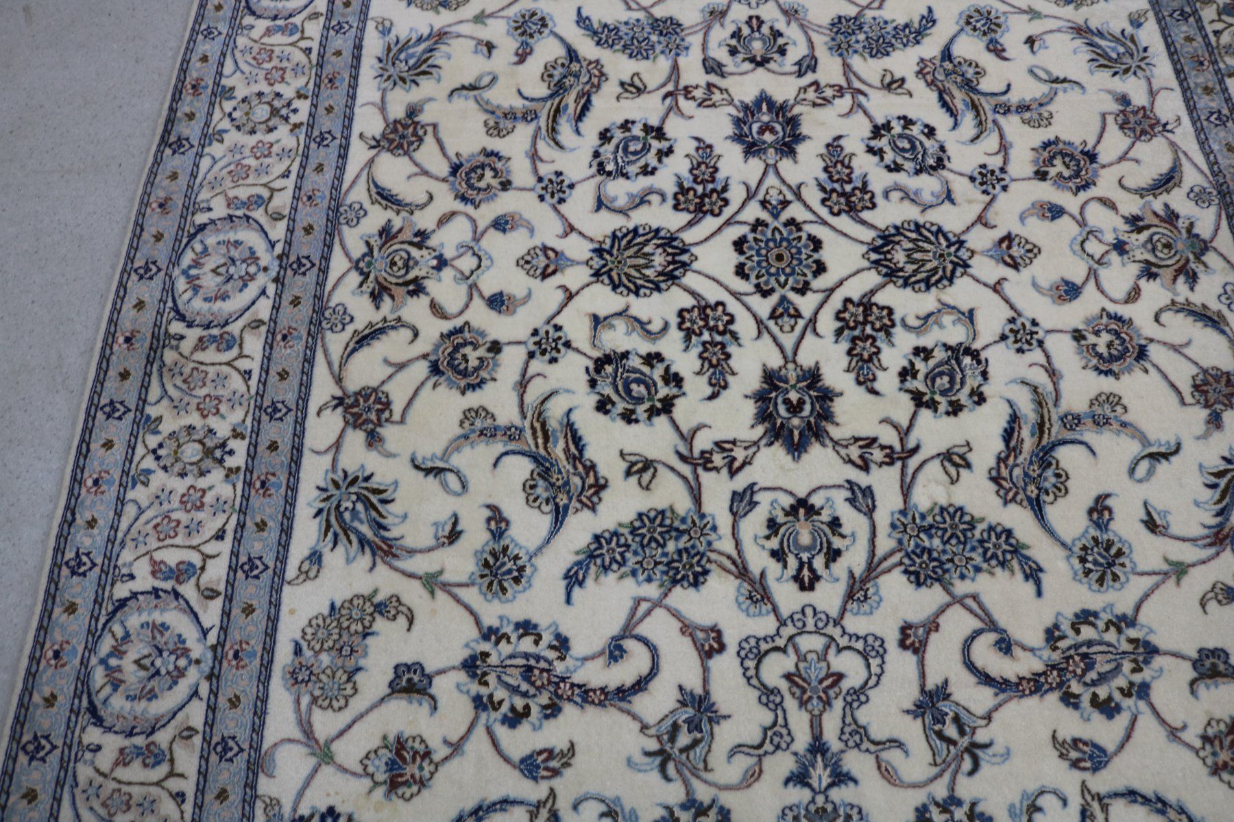 Teppiche: Teppich mit Blumenmuster – Gebraucht aus Volketswil von brockipfannenstil 5