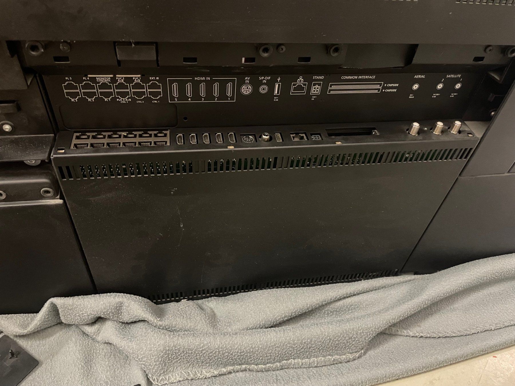 Bang & Olufsen Fernseher: Beovision 11-46, Steifen links im Display – Gebraucht aus Niederurnen von Strike2 3