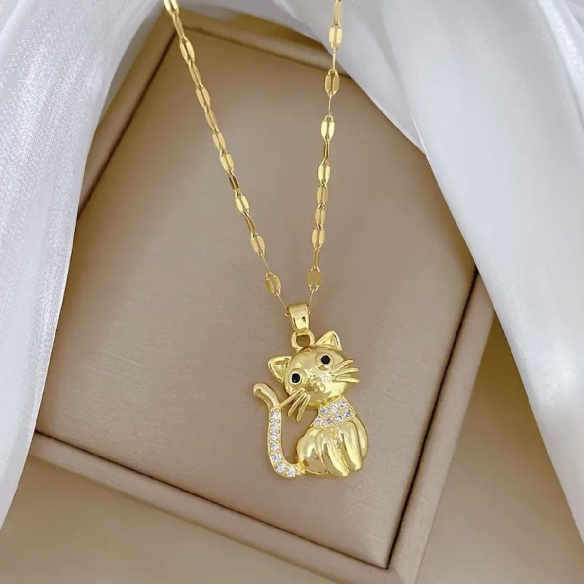 Catenine: Gold Katze Halskette mit Strass besetzt – Nuovo e nell'imballaggio originale da Oberwangen TG venduto da Bash-B