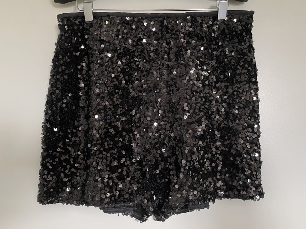 Mango Hosen: Short à sequins noir Mango - taille S ✨ NEW – Neu und originalverpackt aus Vuadens von Nina11