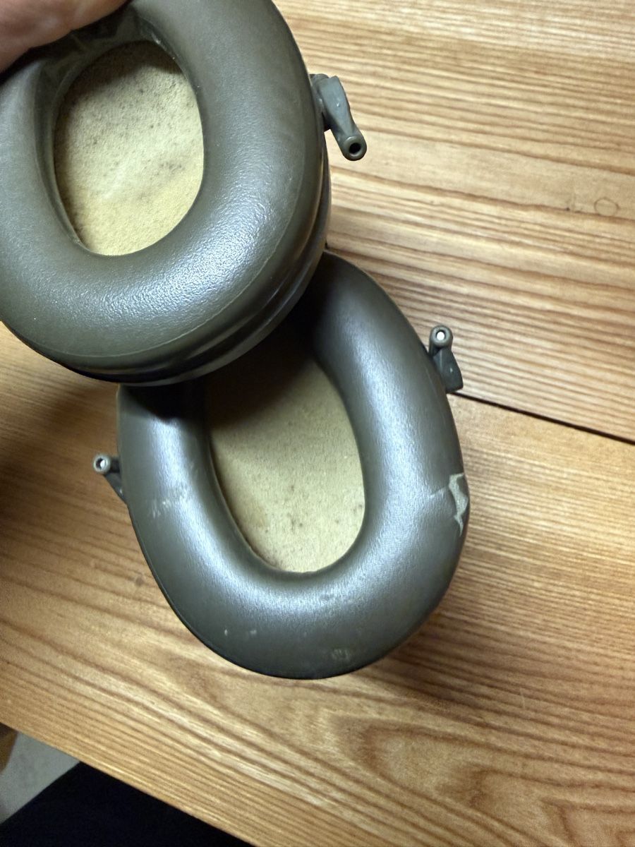 Visage & Oreilles: Gehörschutz Schweizer Militär – D'occasion à Goldingen par Thomas.Perrin 1