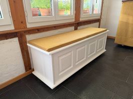 Holztruhe weiss B 45cm / W 155cm