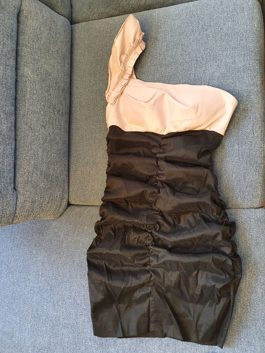 Robes: Coctailkleid Gr. S – D'occasion à Starrkirch-Wil par Oter1 1