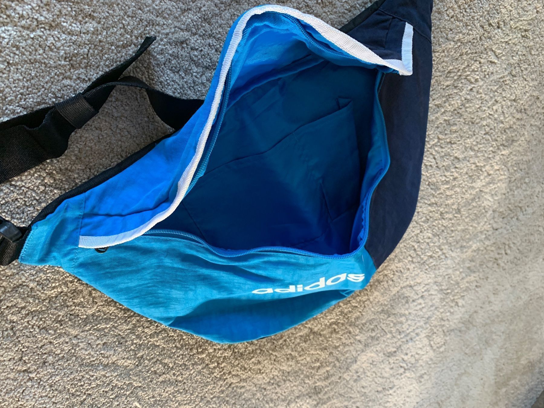 Adidas Taschen: Adidas Tasche neu Umhängetasche – Neu und originalverpackt aus Oberweningen von Jogi2 3