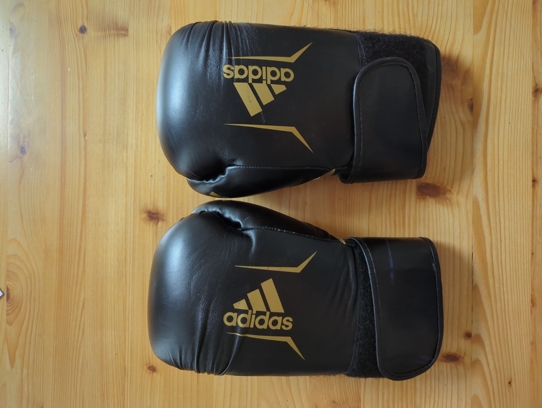 Guanti & manicotti: Boxhandschuhe zu verschenken – Usato da Windisch venduto da Sho-kun 1