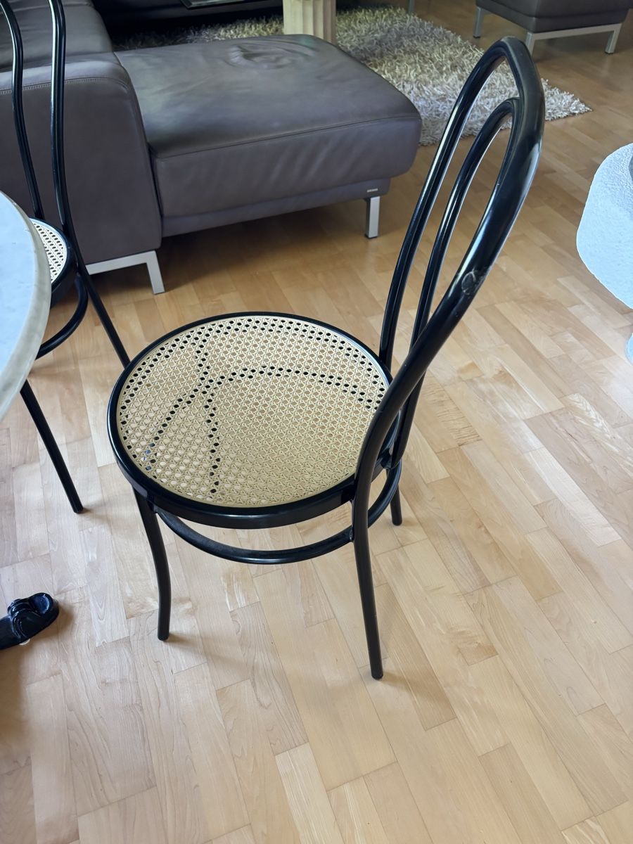 Tische: Bistrotisch und Stuhl – Gebraucht aus Winkel von FM99 4