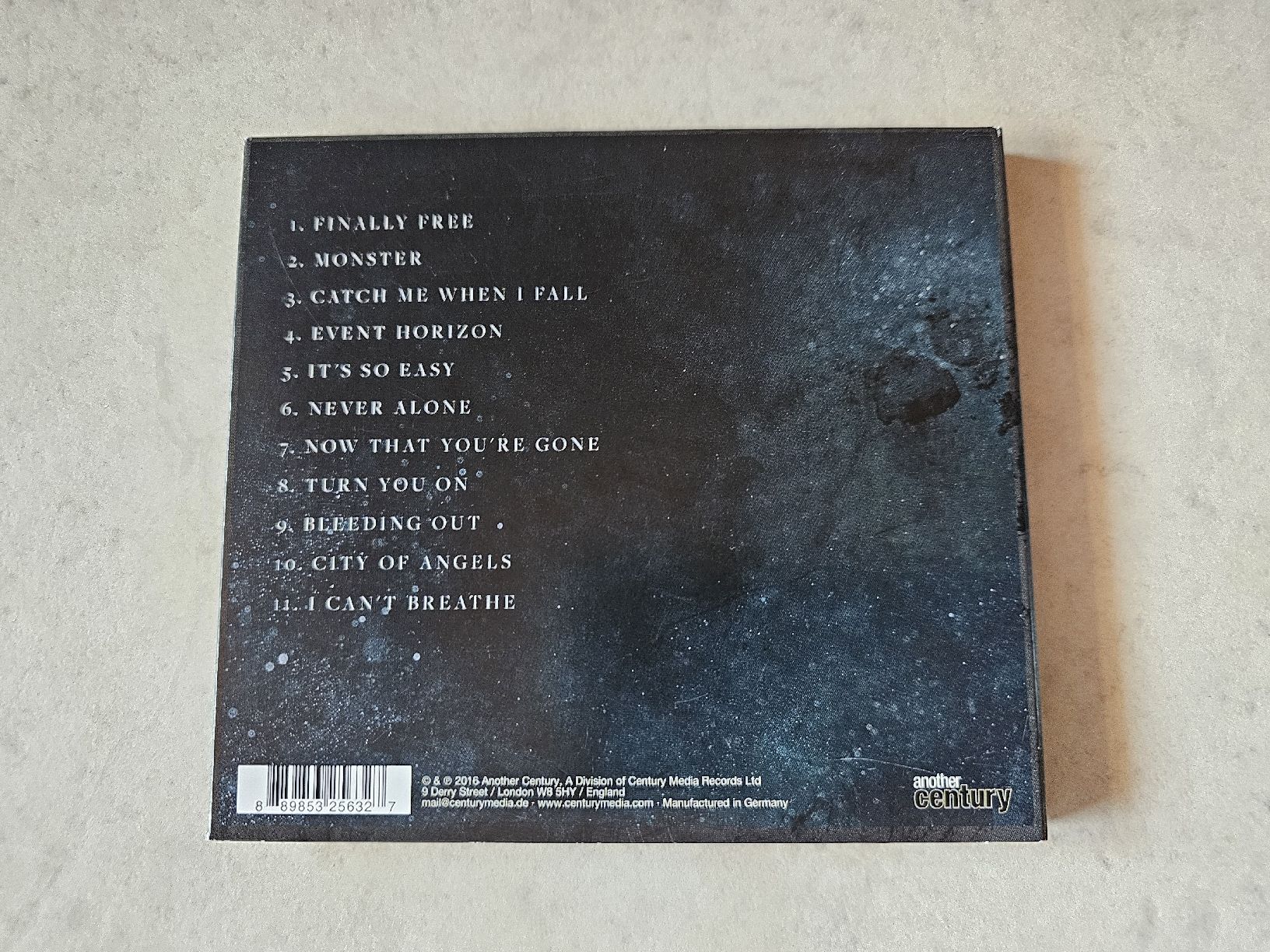 CD: Stitched Up Heart  -  Never Alone – Usato da Schneisingen venduto da backstore24 1