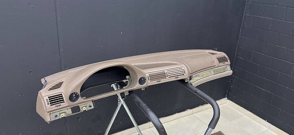 Tutti pezzi di ricambio auto: BMW E38 Interior Lederbezogen Individual Orginall – Usato da Lufingen venduto da Kasti92 1