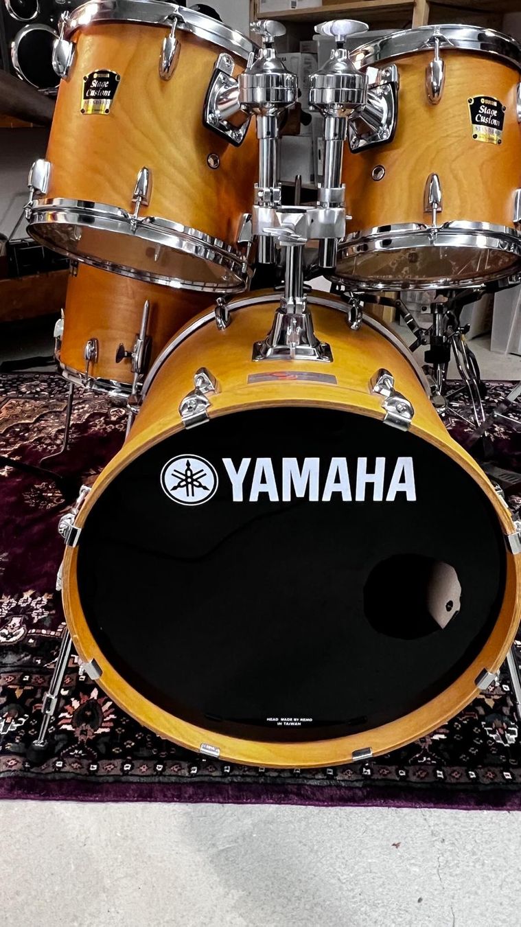Yamaha Strumenti musicali: Yamaha Stage Custom Schlagzeug – Usato da Rüschlikon venduto da anj_y8q9 2
