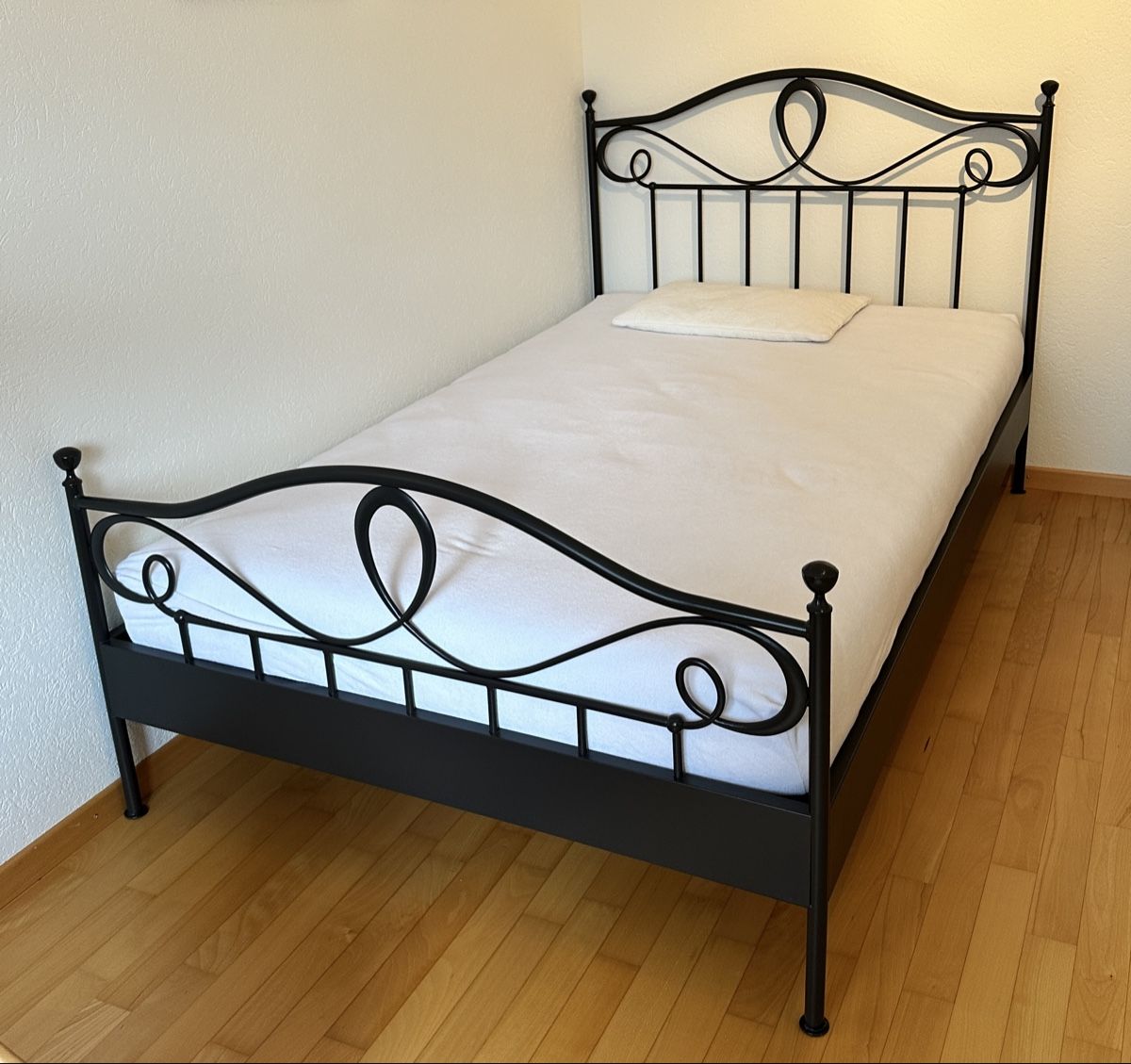 Betten: Hasena Bettstelle Romantic Lurano – Gebraucht aus Unterseen von sunset011