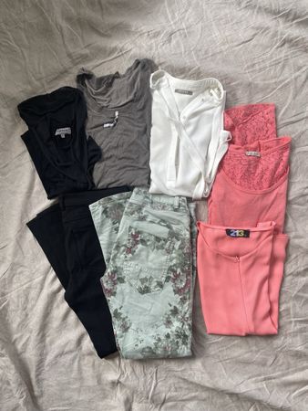 Kleiderset Gr. S, 4 Oberteile, 2 Hosen