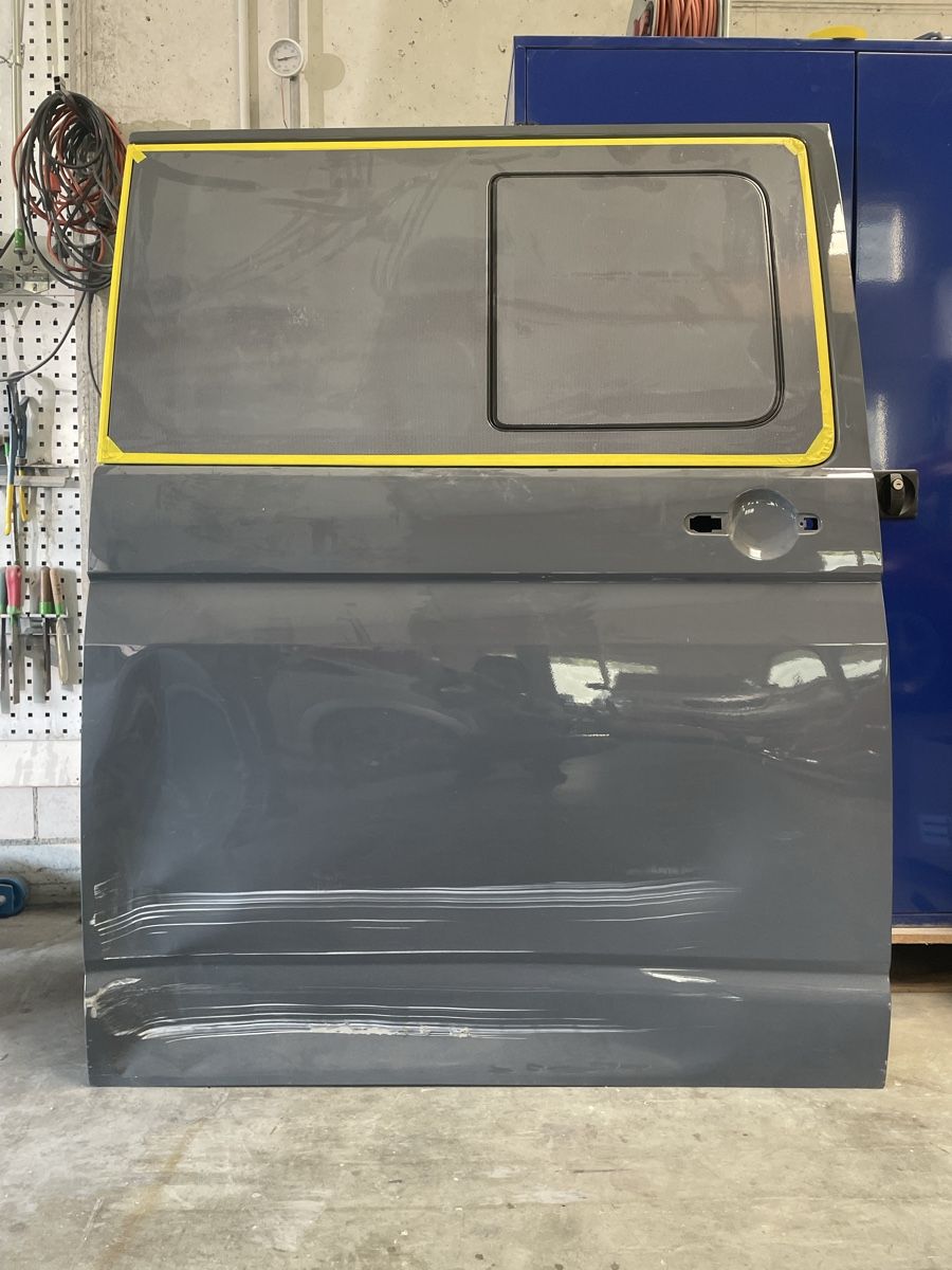 VW Véhicules utilitaires: Schiebtüre VW T6 Transporter – Défectueux à Kirchleerau par Resale_LC
