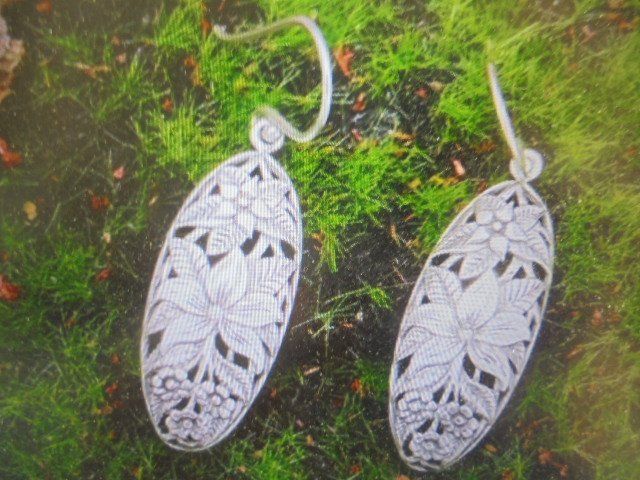 Orecchini pendenti & Orecchini a lobo: Ohrhänger mit Blumen mit Patina – Usato da Hinwil venduto da Glasperlen 1