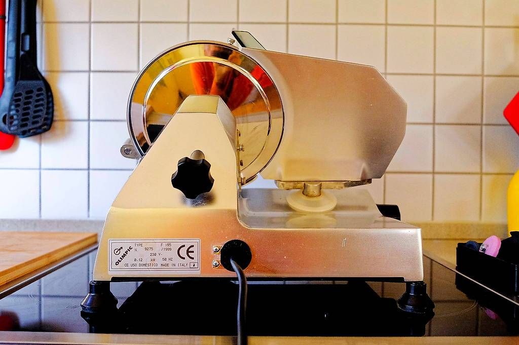 Appareils de cuisine: Trancheuse électrique – D'occasion à Savièse par Domimage 3