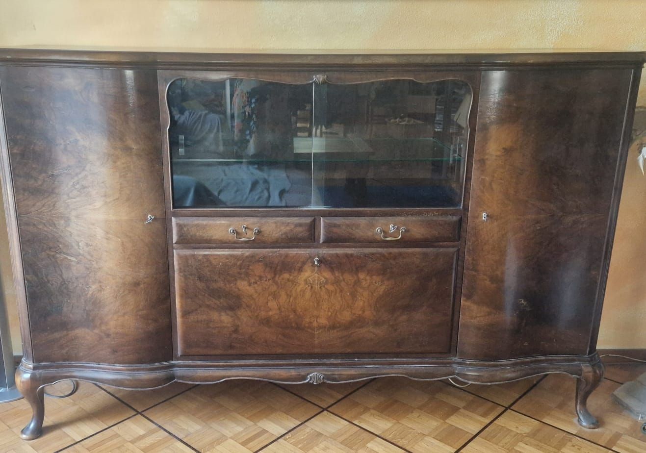 Buffets: Buffet Schrank Nussbaumholz mit Glasfach und Klappe  – D'occasion à Lyss par Cassiopeia8 2