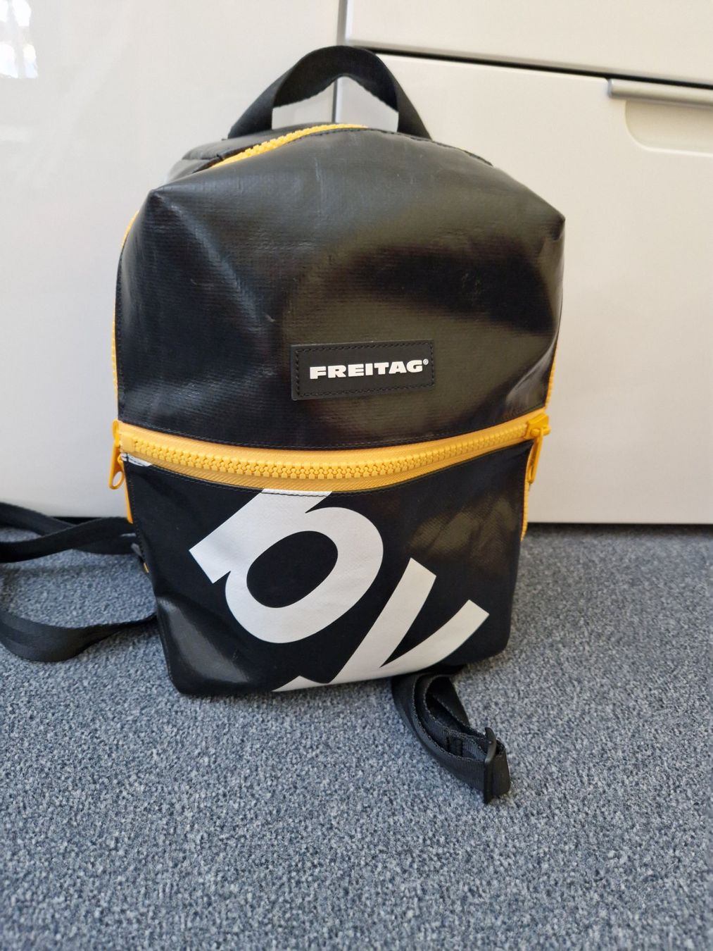Freitag Zaini: Freitag Rucksack schwarz gelb NEU – Usato da Frauenfeld venduto da gre_vnj9