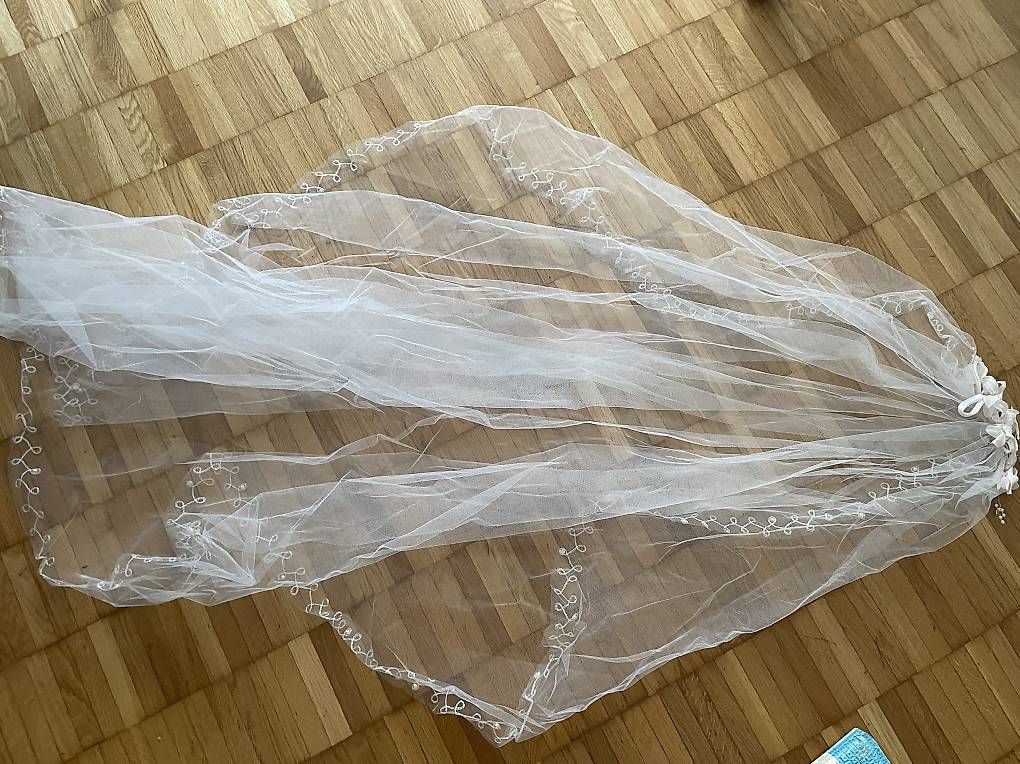 Accessori per capelli: Brautschleier mit Detail – Usato da Niederhasli venduto da sev_d7hq