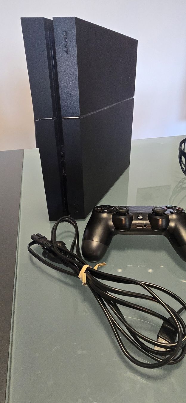 Sony Konsolen: Playstation 4 1TB Konsole mit Controller und Kabeln – Neu (gemäss Beschreibung) aus Egerkingen von bea_rxm7