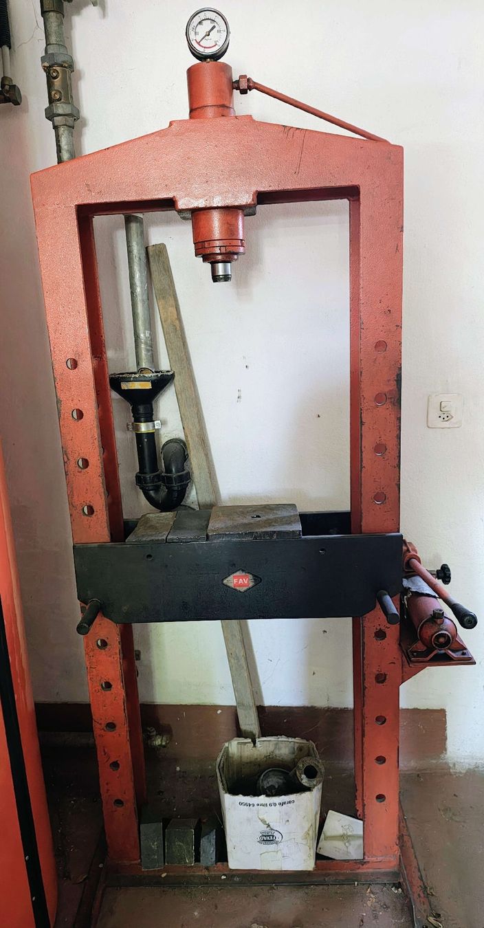 Tutte le macchine: FAV Werkstattpresse – Usato da Hedingen venduto da Hedingen8908