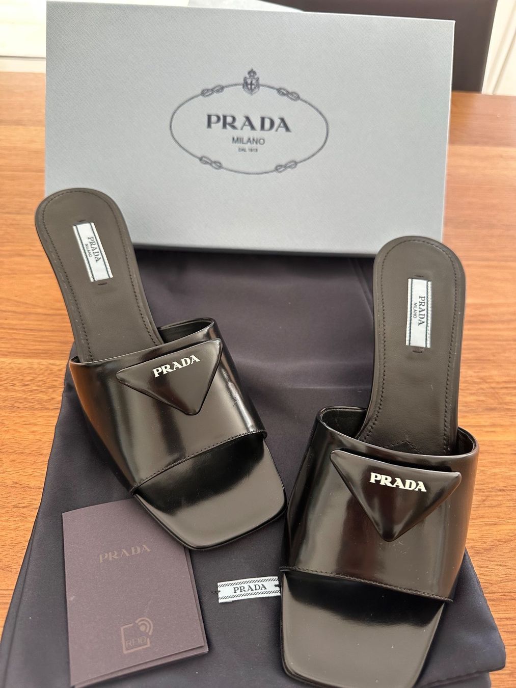 Prada Damenschuhe: PRADA Pantoletten aus Leder NEU – Neu und originalverpackt aus Oberengstringen von snoopy714 1