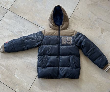 Doudoune garçon Benetton, taille 140, parfait pour l'hiver!
