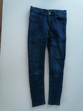 SEHR GUTER ZUST: Girl Jeans 146 (eher enger Schnitt)