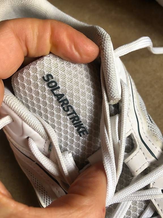 Chaussures garçon: Hallenschuhe – D'occasion à Madiswil par e4a 3