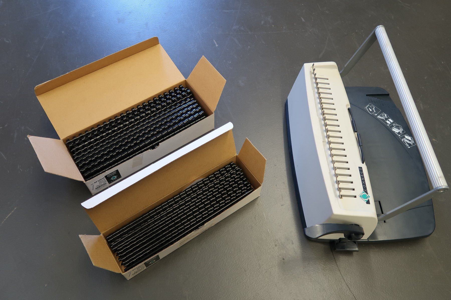 Macchine rilegatrici: Bindegerät, Bindemaschine, A4 Format - macht einfach was her – Usato da Schöftland venduto da sani5040