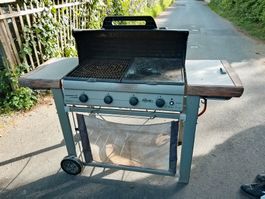 Barbecue d'occasion - Campingaz Adelaïde 4 Classic L Deluxe