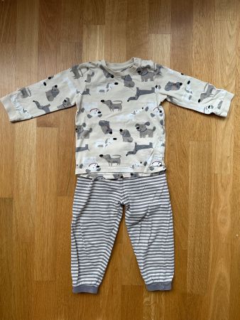 Süsser Kinder Schlafanzug Grösse 86/92 mit Hunde Muster