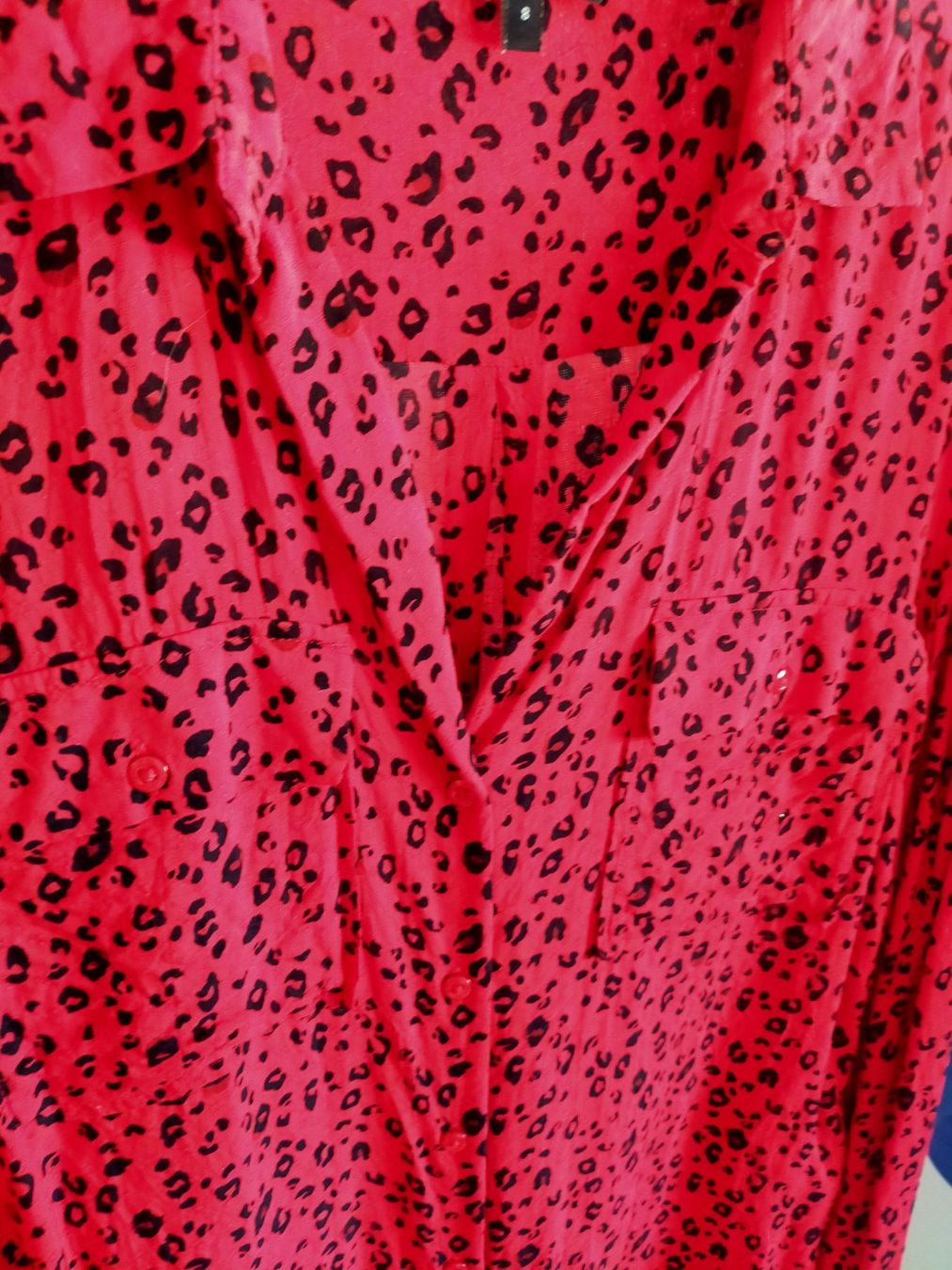 Next Camicette: Rote NEXT Bluse mit Leo-Muster, Gr. 36 Weicher Stoff! – Usato da Tägerig venduto da mikky02 1
