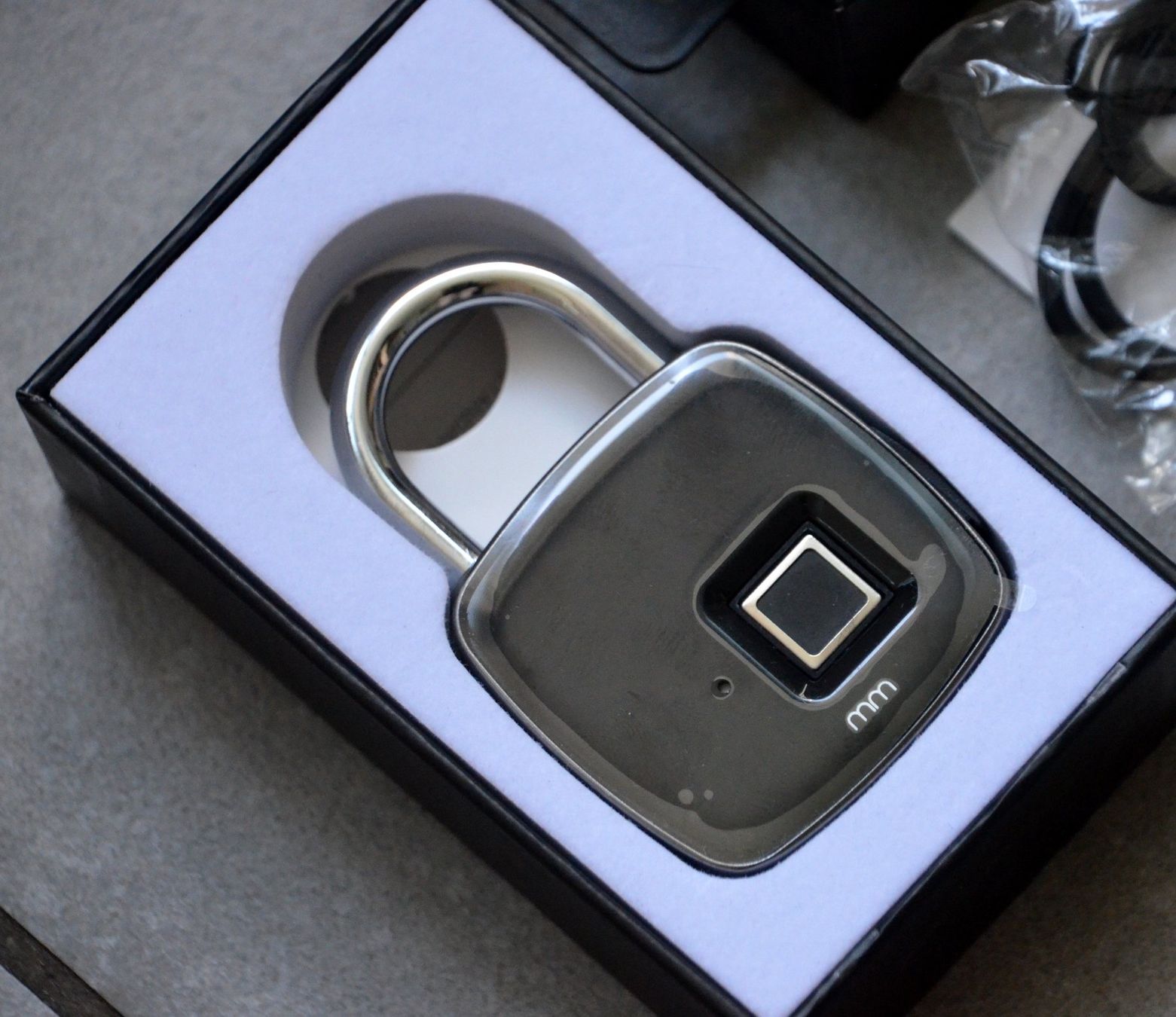 Schlösser: Vorhängeschloss mit Fingerabdruck Sensor cadenas – Neu und originalverpackt aus Collonges von arashee 1