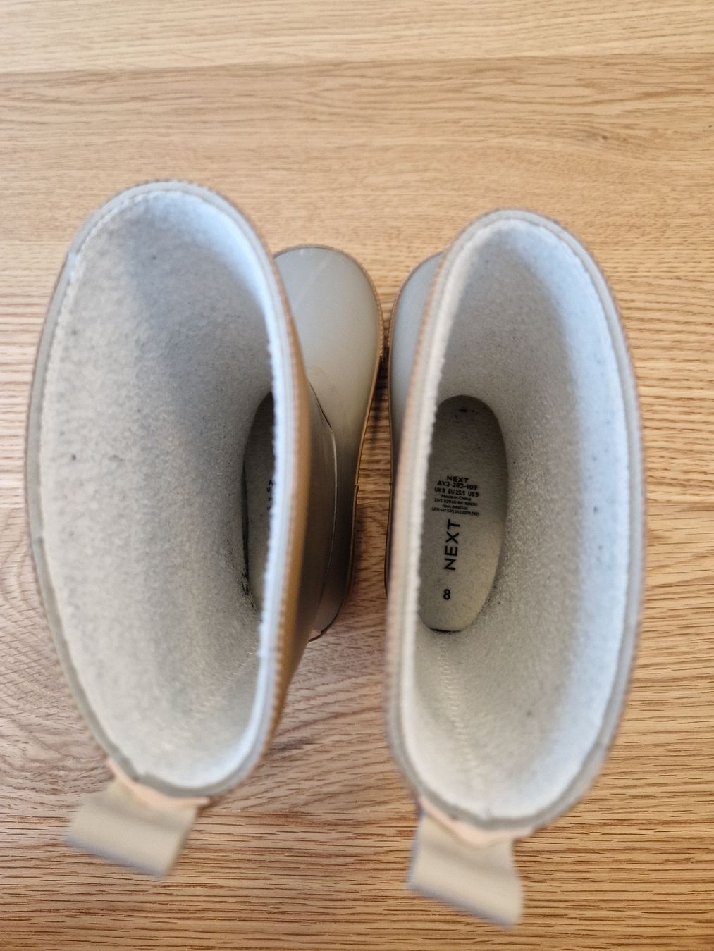 Next Scarpe per ragazzi: Next Gummistiefel Kinder Grösse 26 – Usato da Sissach venduto da VancouverCanucks 3