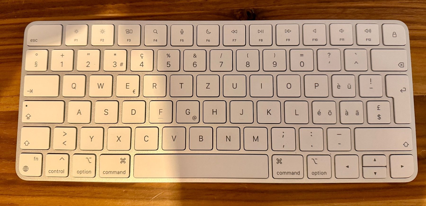 Apple Tastaturen: Apple Magic Keyboard, Schweizer Layout – Gebraucht aus Buchrain von Crocuta_Crocuta