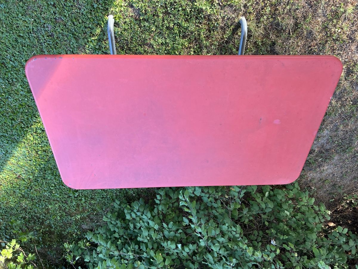 Tavoli: roter Metall Gartentisch – Usato da Zürich venduto da bernhard.jaeggi 1