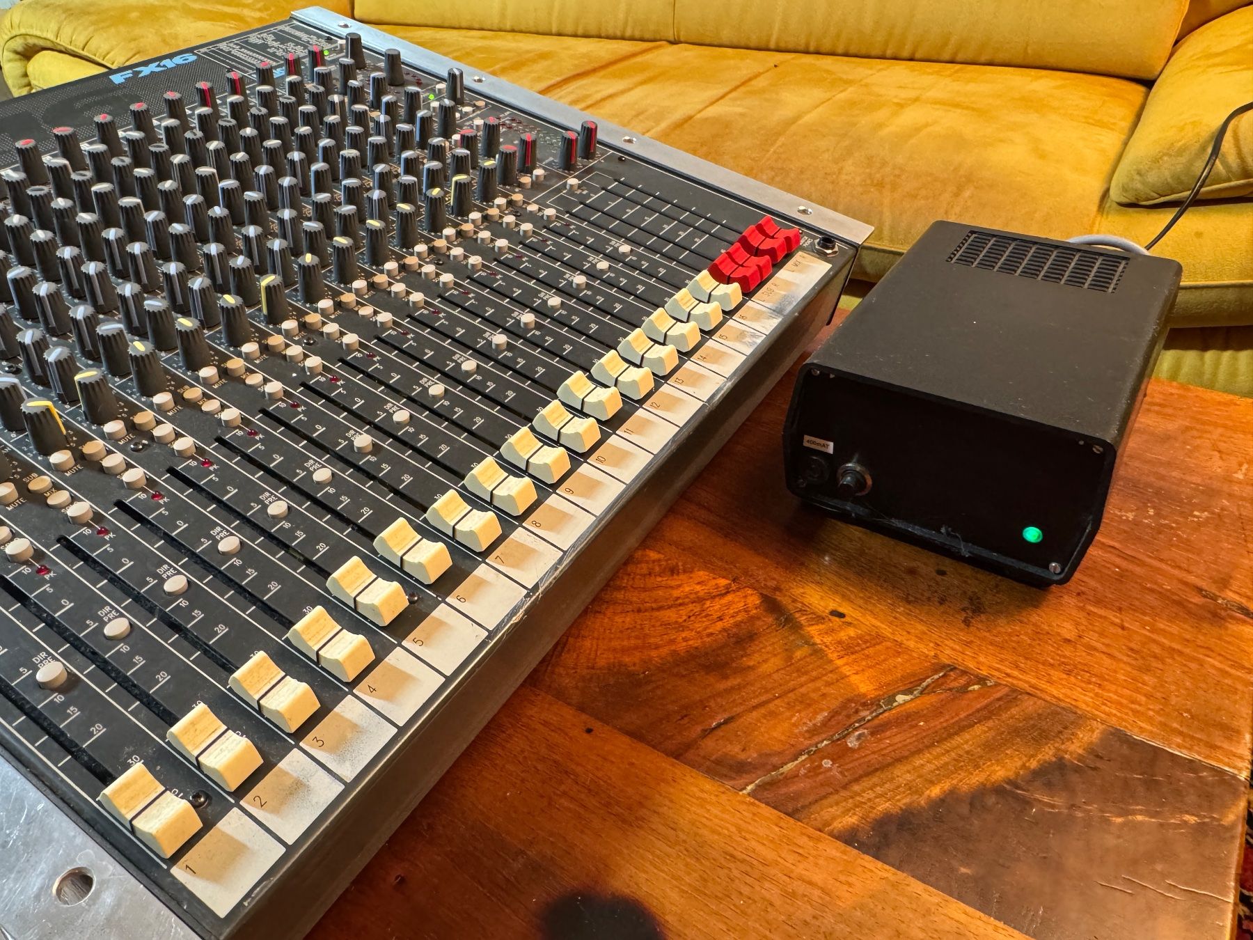 Console di mixaggio: Mischpult + Endstufe + Equalizer – Usato da Dornach venduto da shaker11 3