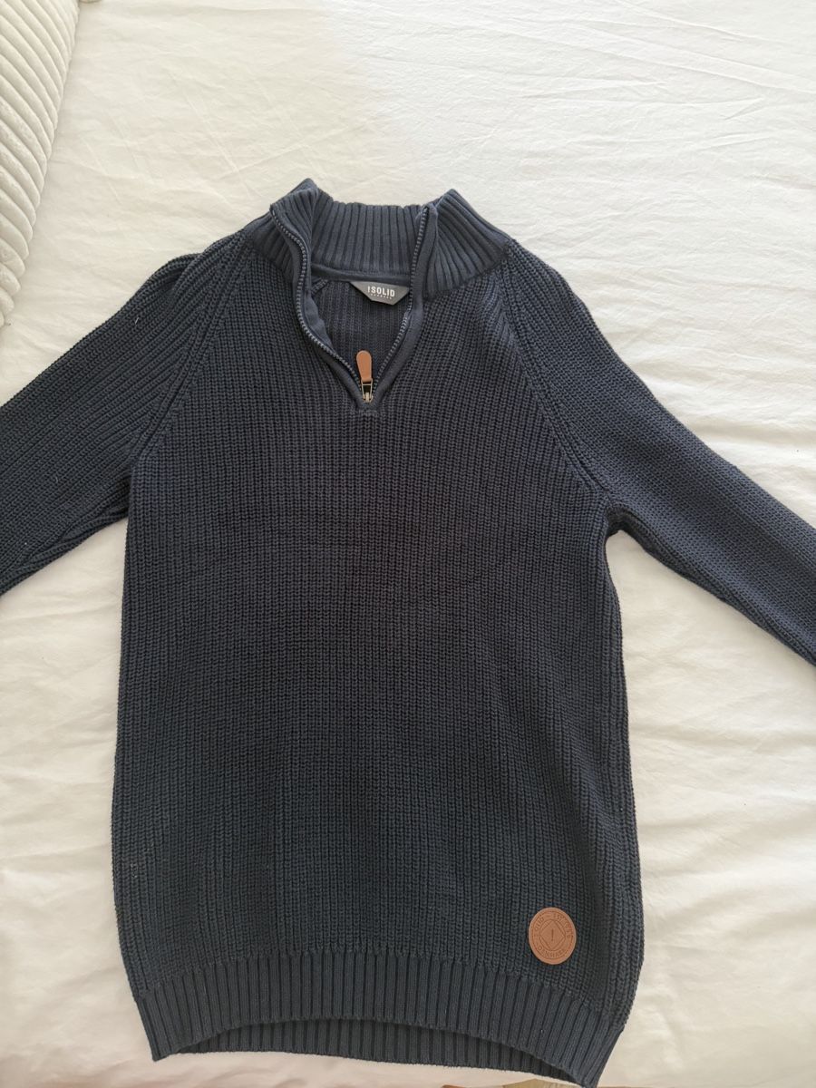 Pulls & Sweat-shirts: Herren Pullover mit Reissverschluss dunkelblau Grösse L – D'occasion à Volketswil par Katarinarr7