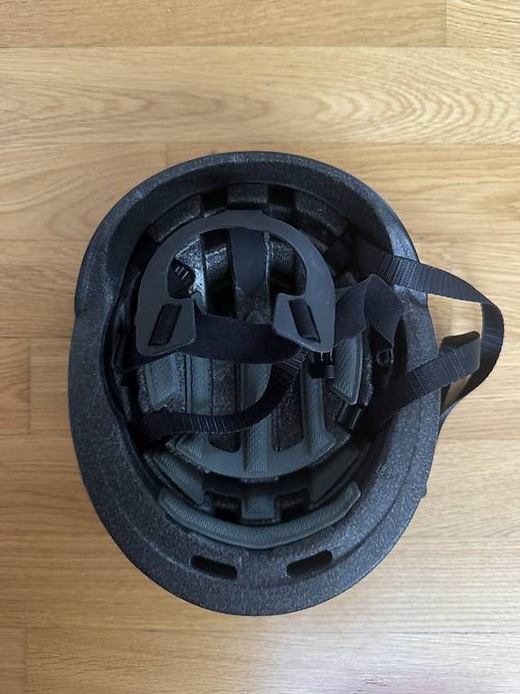 Caschi: Closca Helmet Loop (Black/Black, M) – Usato da Cham venduto da fin_58ll 3