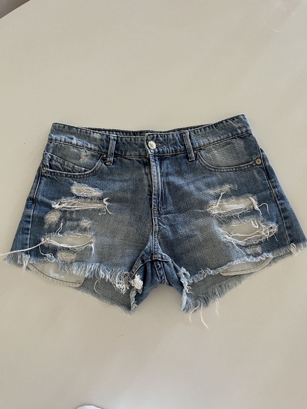 Stradivarius Jeans: Stradivarius Denim Shorts Gr 36 – Usato da Basel venduto da JJ.Elena